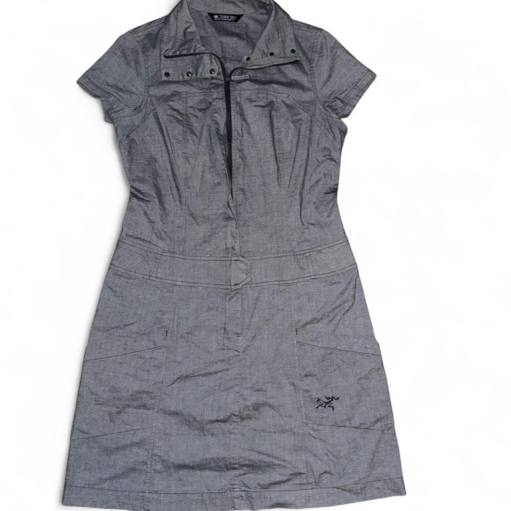 Arc'teryx gray utility shirt dress featuring a flattering fitted silhouette - Picture 1 of 3